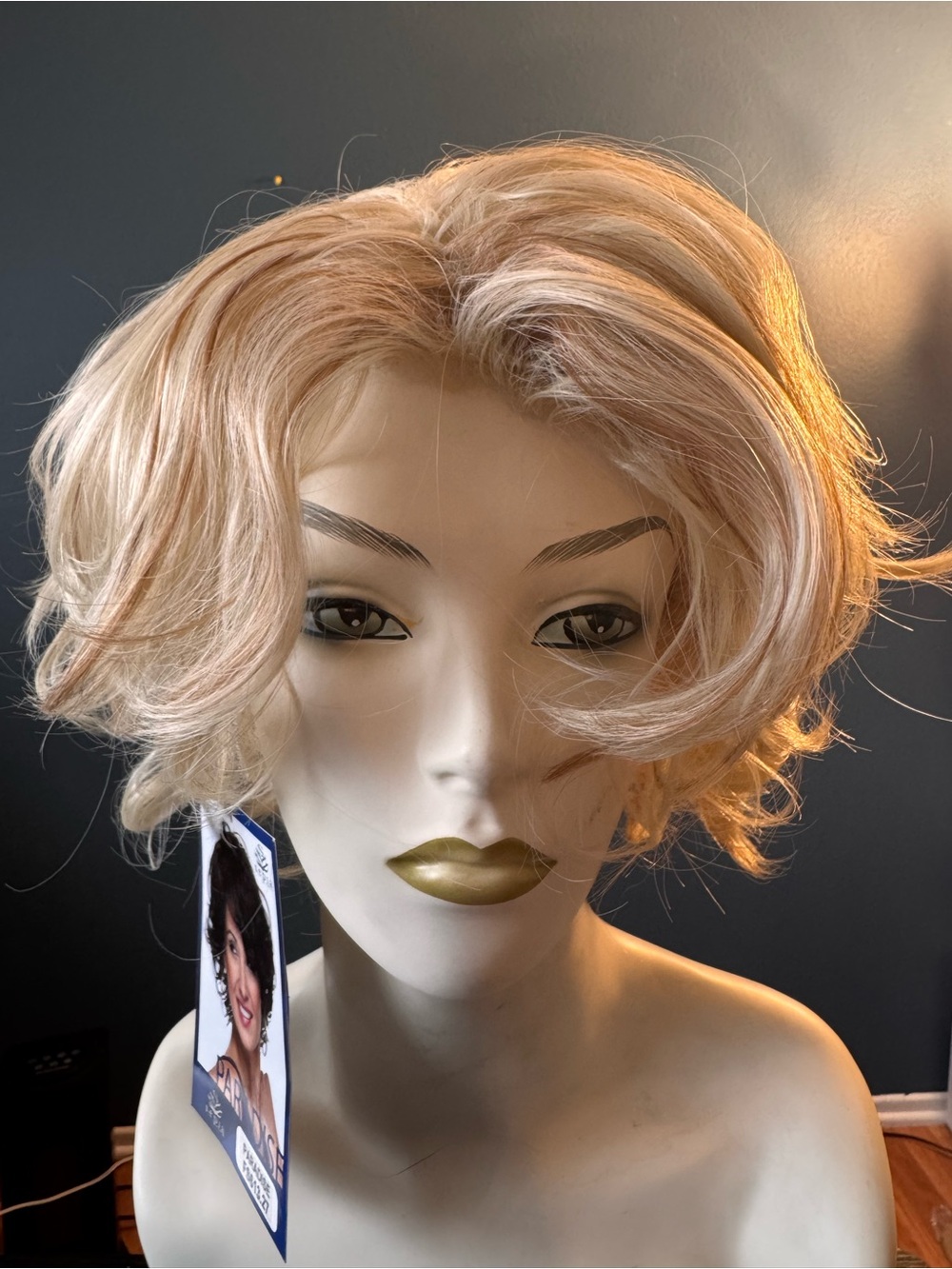 Blonde Short Layered Women's Wig - Elegant Soft Waves Paradise FS613.27